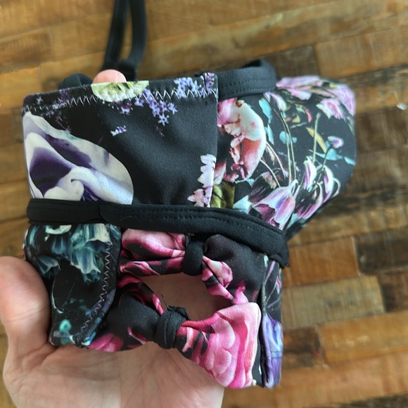 Gentle used bra top by Dana n motion. Has really nice bow cutouts on each side. - Picture 3 of 3